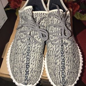 ADIDAS YEEZY TURTLEDOVE